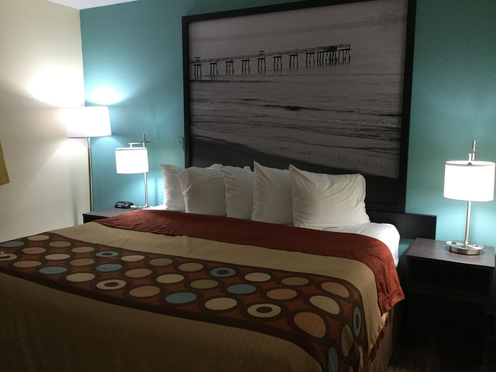 Super 8 By Wyndham Clearwater/St. Petersburg Airport Hotel Екстериор снимка